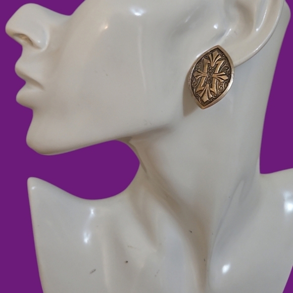 Vintage Medieval Warrior Shield Castlecore Post Earrings - Picture 1 of 5